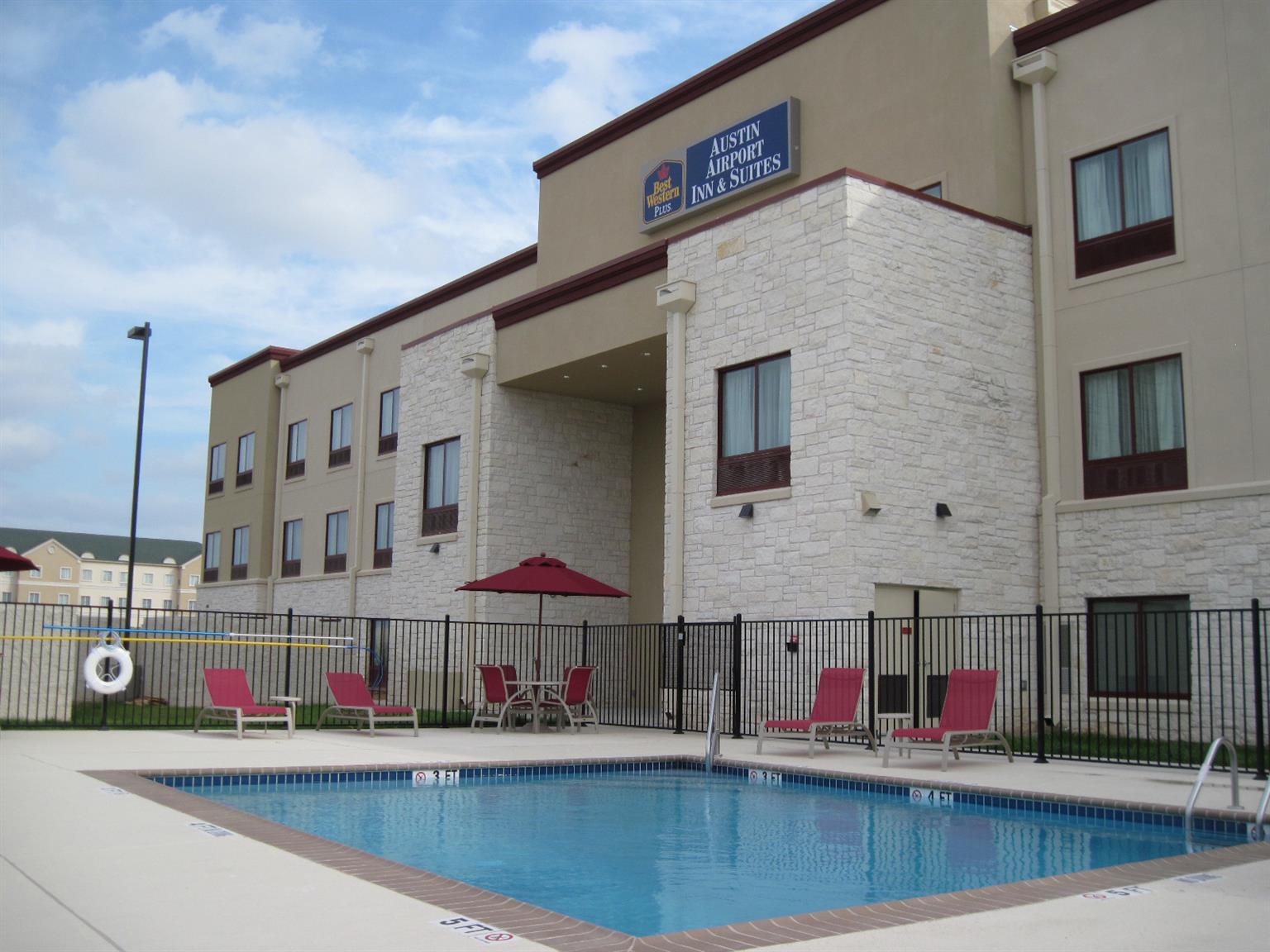 Best Western Plus Austin Airport Inn & Suites Exterior foto